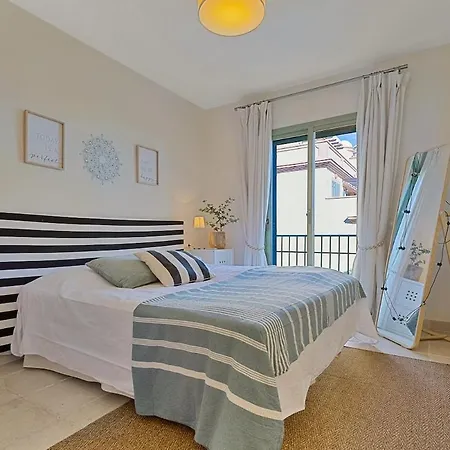 公寓 Stunning Sea View Penthouse 埃斯特波纳