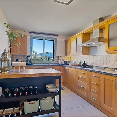 Stunning Sea View Penthouse * 埃斯特波纳
