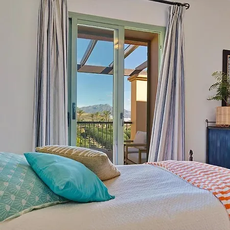 Stunning Sea View Penthouse * 埃斯特波纳